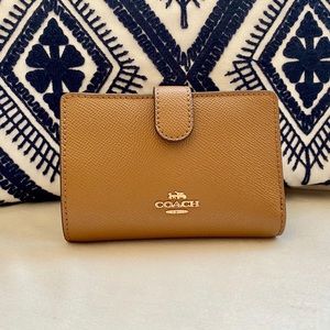 Coach Medium Corner Zip Wallet